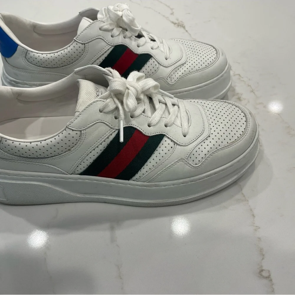 Gucci Men's White Sneakers with Red and Green Accents - Picture 4 of 5